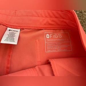 FIGS scrub pants in coral. Size Large.